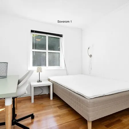 Family-friendly, Spacious Apartment, Parking アパート *
