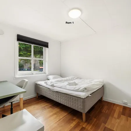 Family-friendly, Spacious Apartment, Parking アパート