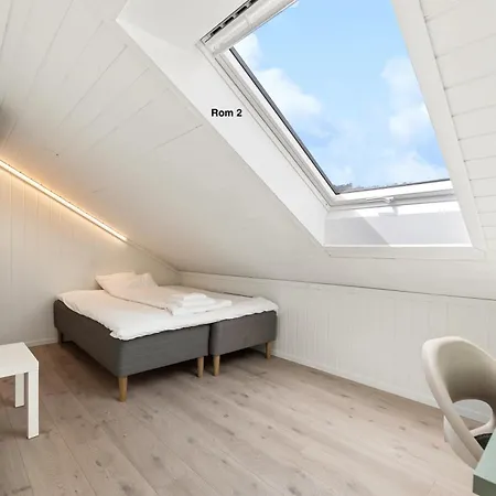Family-friendly, Spacious Apartment, Parking アパート