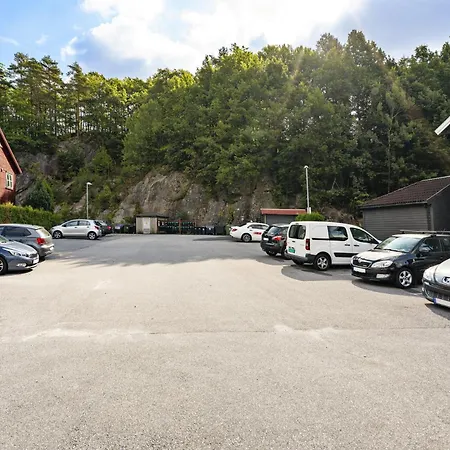 Family-friendly, Spacious Apartment, Parking アパート *